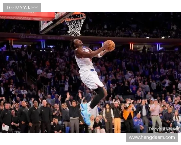 埃奇库姆首秀轰下34分成球队新宠恩比德马克西泼水庆祝场面热烈